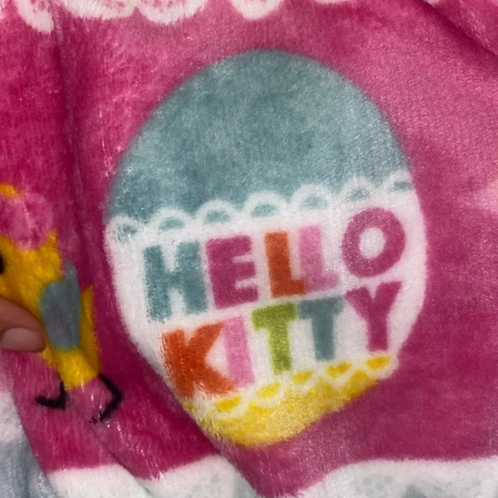Hello Kitty Patchwork Easter Blanket - Picture 6 of 8